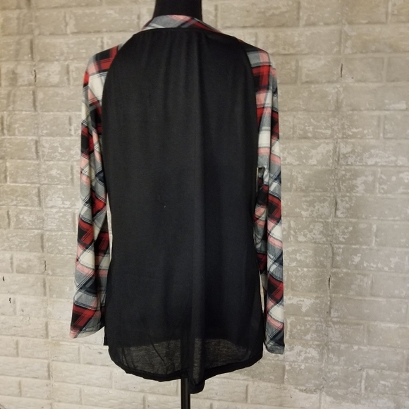Very nice light weight shirt with plaid sleeves - Picture 6 of 6